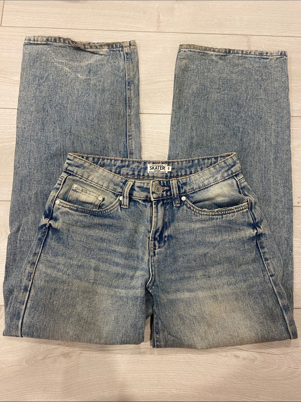 lowrise baggy jeans
